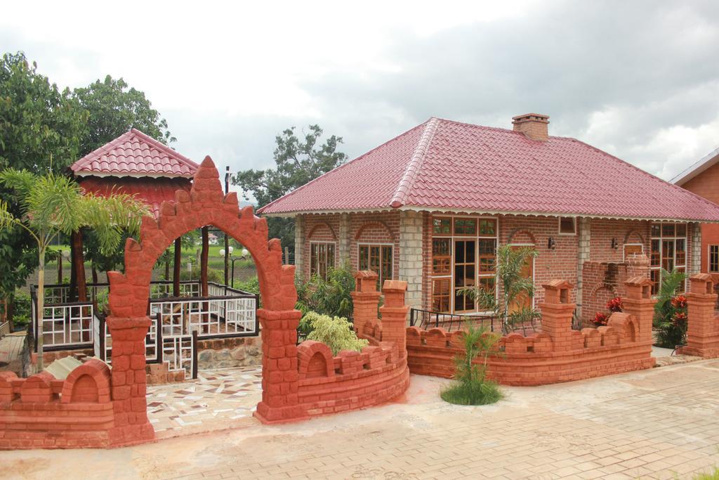 New May Haw Nann Villa Nyaung Shwe Esterno foto